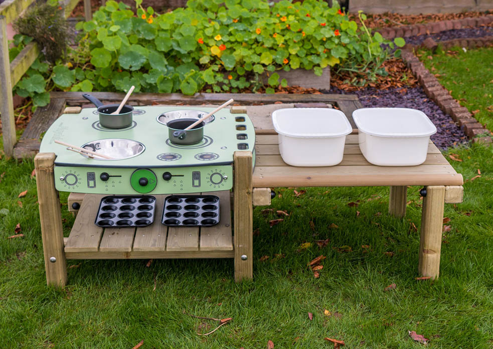 mud_kitchen_2schoolgrass11.jpg